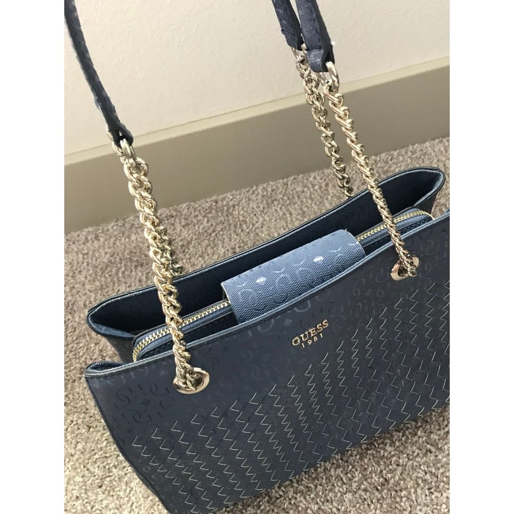 GUESS Blue Basket Weave Tote Bag with Chain Handles – Logo Shoulder Bag